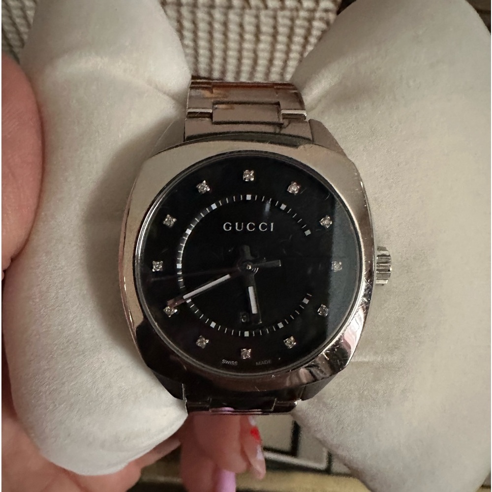 Gucci GG2570 Ladies Quartz Watch YA142404